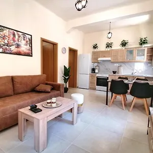 Alex Apartment, Cozy Place In Center Appartement